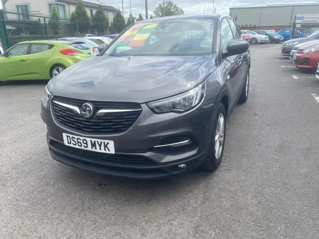 Used Vauxhall Grandland X S 130 HP (95 kW) 2019 Grey SUV