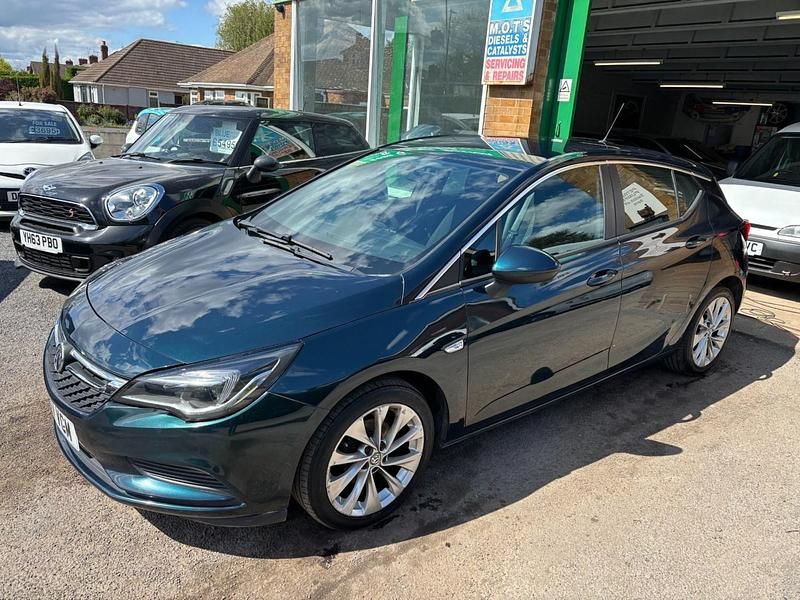 Second-hand Vauxhall Astra Design Edition 110 CP (80 kW) 2017 Verde Hatchback