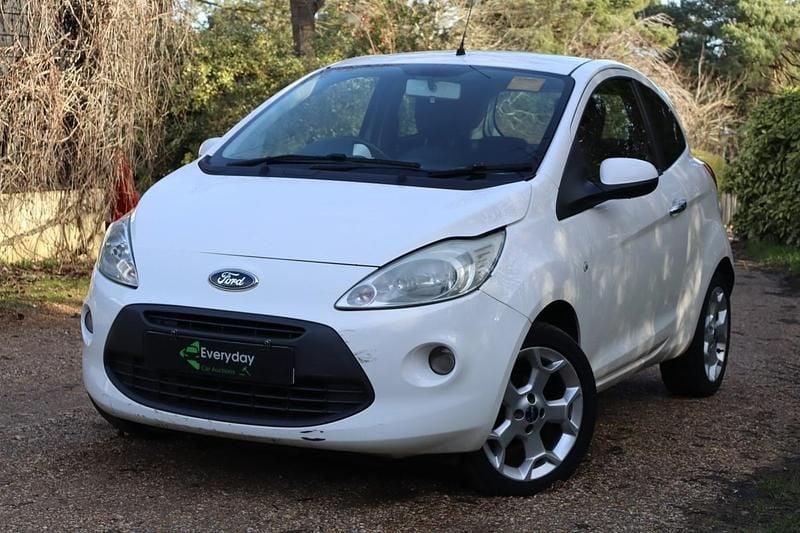 Used Ford Ka Titanium 69 HP (50 kW) 2012 White Hatchback