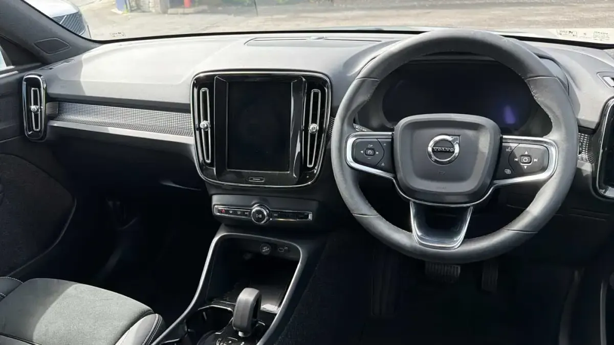 Used Volvo XC40 Plus 197 HP (144 kW) 2025 Grey SUV