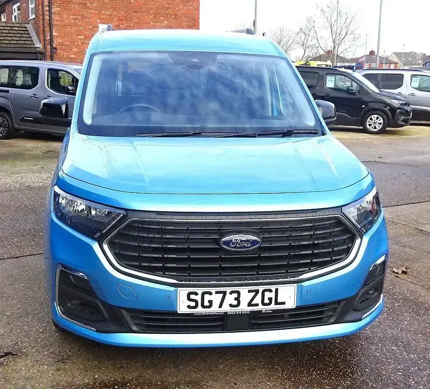 Used Ford Grand Tourneo Connect Titanium 2023 Blue MPV