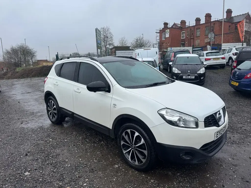 Used Nissan Qashqai 360º 110 HP (80 kW) 2013 White SUV