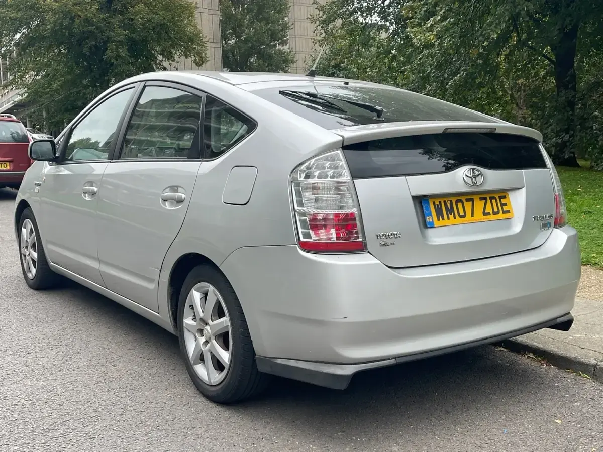 Used Toyota Prius 113 HP (83 kW) 2007 Silver Hatchback