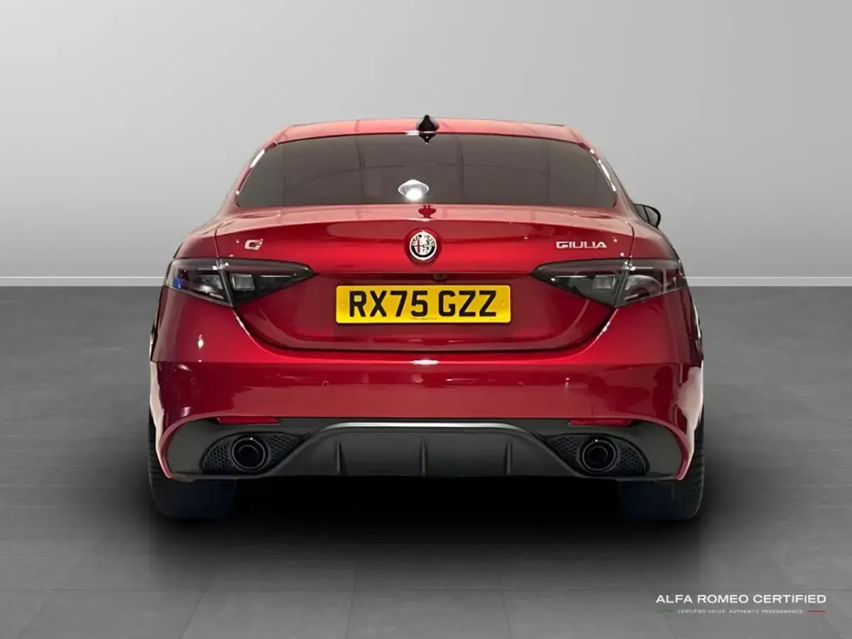 Ny Alfa Romeo Giulia 276 HK (202 kW) 2026 Röd Sedan
