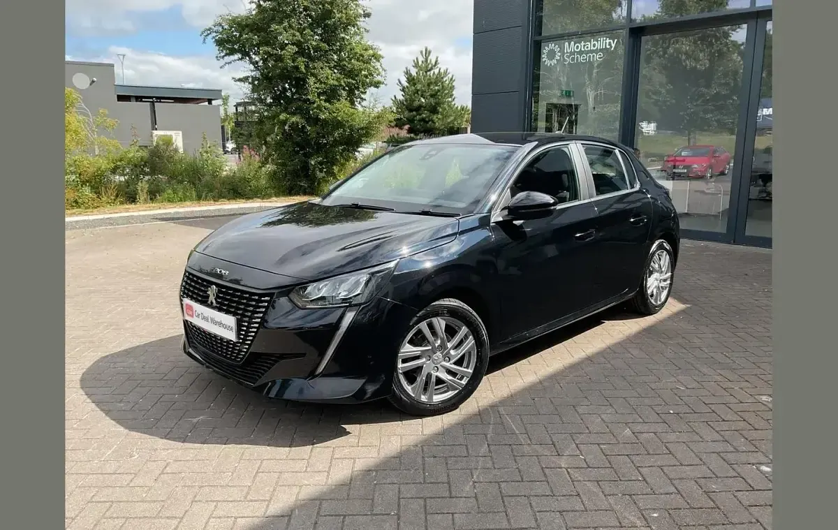 Used Peugeot 208 Active 73 HP (53 kW) 2020 Black Hatchback