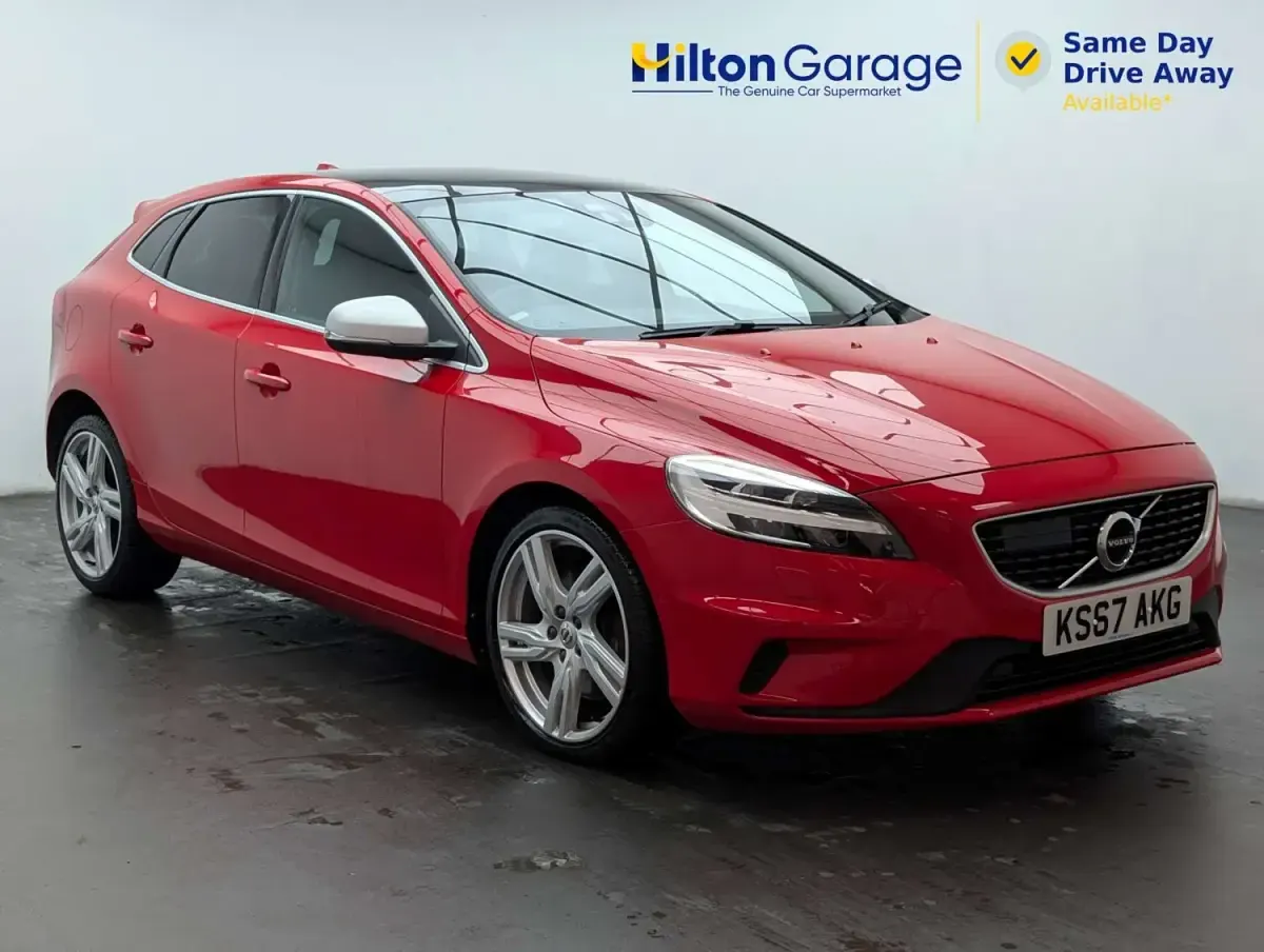 Usado Volvo V40 R-Design Pro 152 HP (111 kW) 2017 Vermelho Citadino