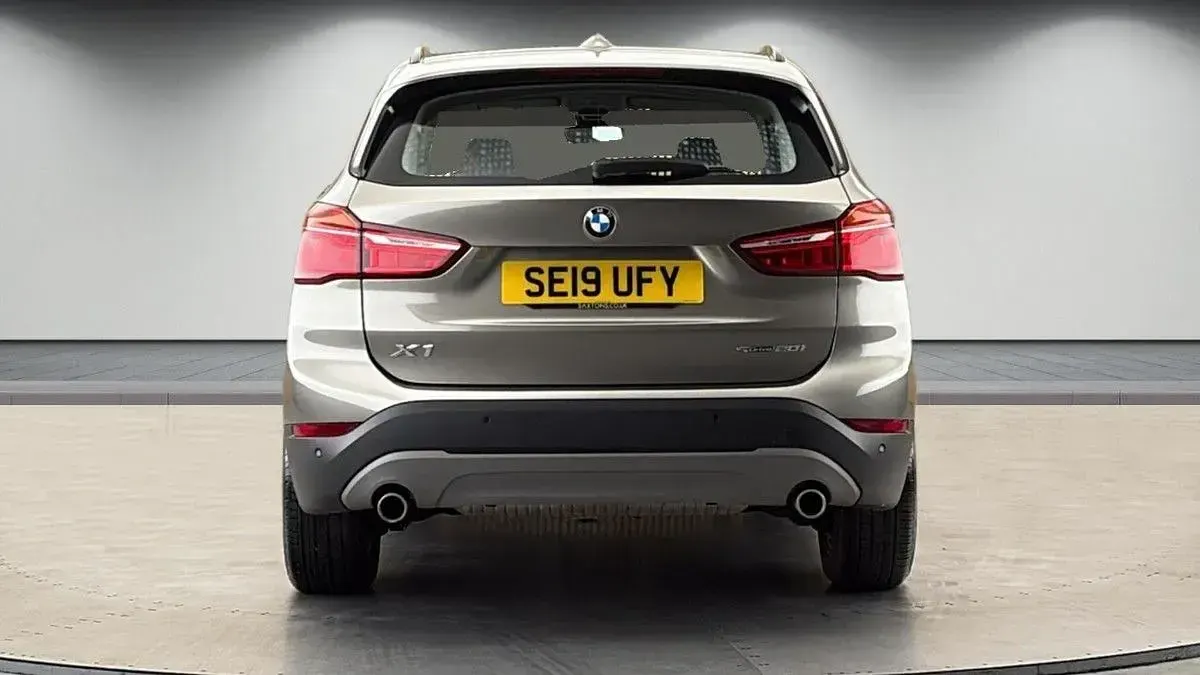 Używany BMW X1 Comfort Edition 192 KM (141 kW) 2019 Srebrny SUV