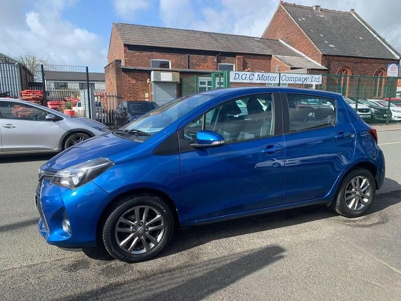 Used Toyota Yaris Multidrive S 99 HP (72 kW) 2014 Blue Hatchback