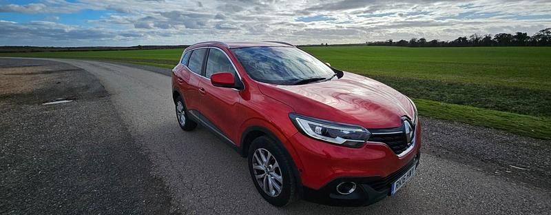 Red Used 2016 Renault Kadjar Dynamique SUV | £4,499 (Super price) - Image 1/4
