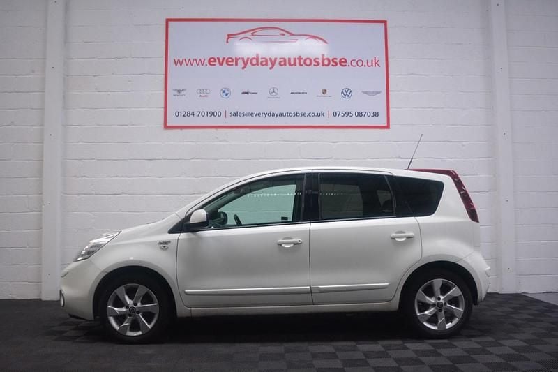 Used Nissan Note N-TEC 88 HP (64 kW) 2013 White Hatchback