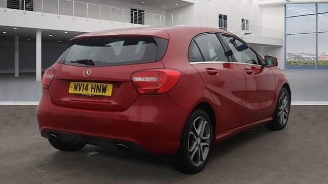 Used Mercedes A180 122 HP (89 kW) 2014 Red Hatchback