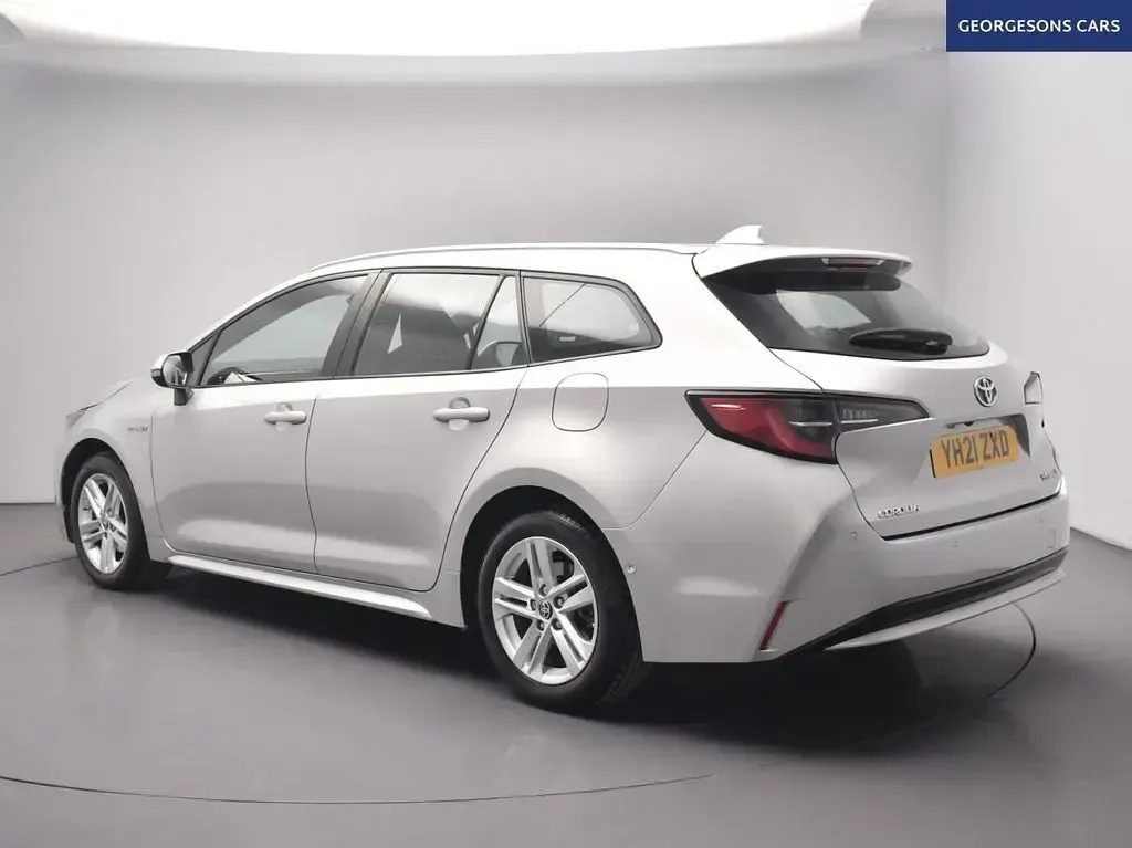 Used Toyota Corolla 122 HP (89 kW) 2021 Silver Estate