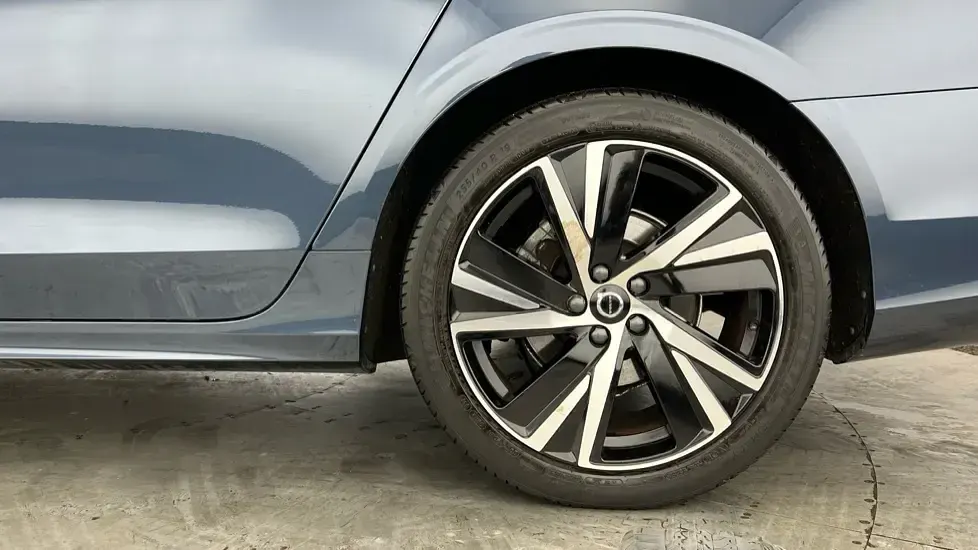 Used Volvo V90 Plus 197 HP (144 kW) 2023 Blue Estate