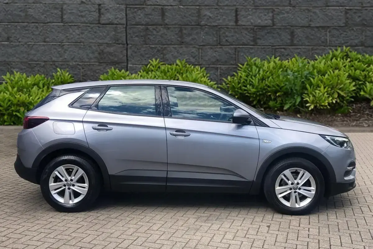 Usado Vauxhall Grandland X S 128 HP (94 kW) 2020 Cinzento SUV