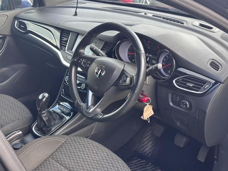 Used Vauxhall Astra SRi 150 HP (110 kW) 2016 Black Hatchback