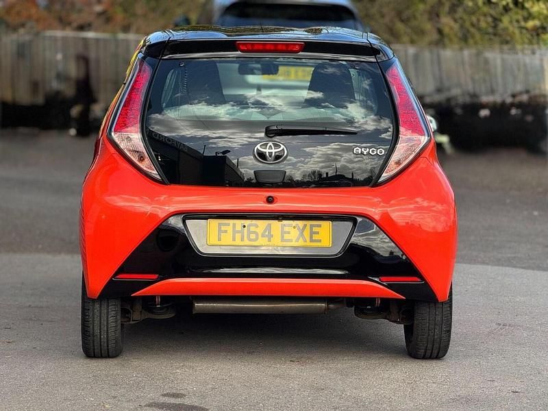 Used Toyota Aygo X-cite 69 HP (50 kW) 2015 Orange Hatchback