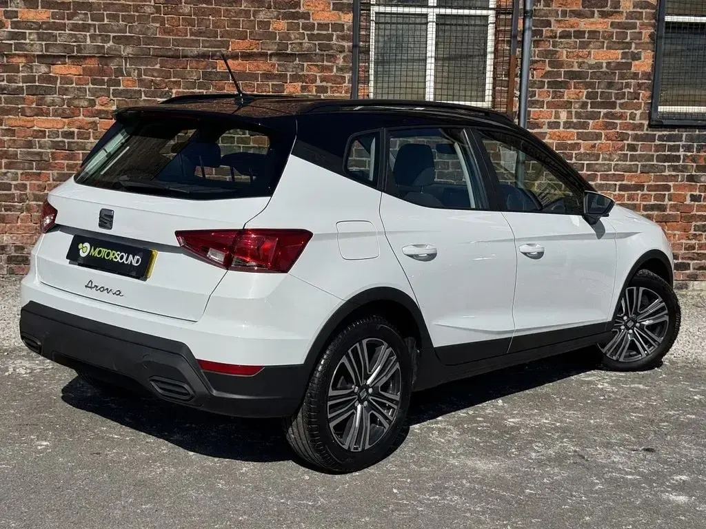 Used Seat Arona SE 2022 White SUV