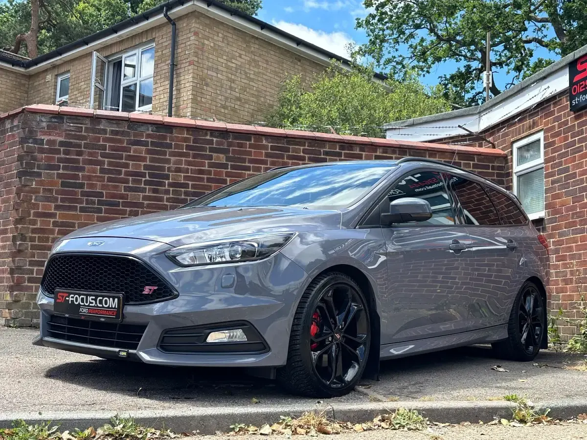 Used Ford Focus ST 250 HP (183 kW) 2016 Grey Estate