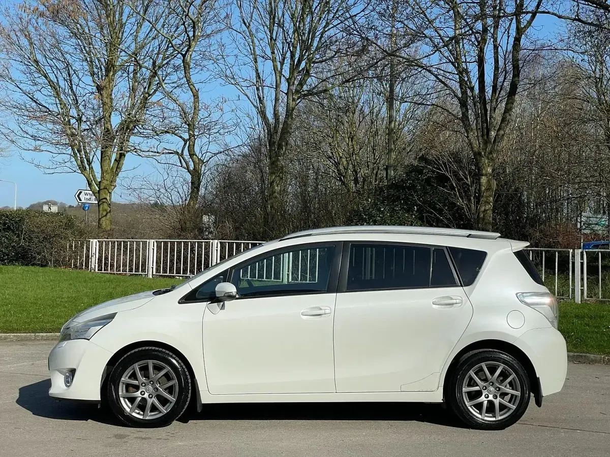 Used Toyota Verso 2013 White MPV