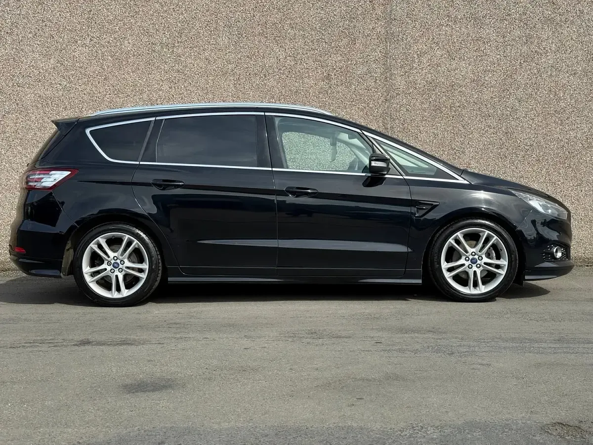 Used Ford S-MAX Sport 180 HP (132 kW) 2017 Black MPV