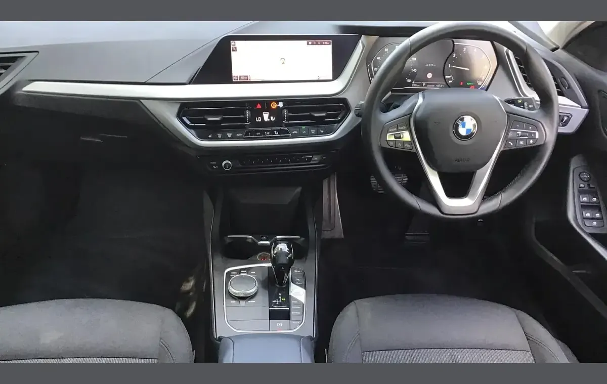 Used BMW 118 Comfort Edition 138 HP (101 kW) 2020 White Hatchback