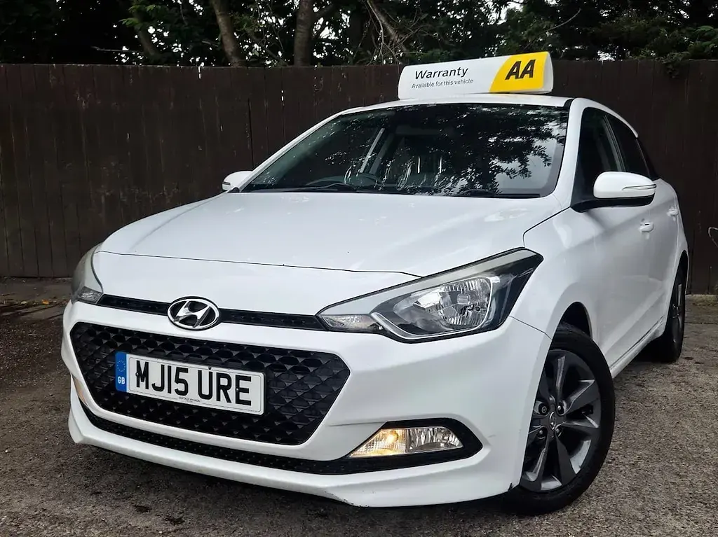 Used Hyundai i20 SE 84 HP (61 kW) 2015 White Hatchback