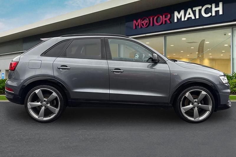 Begagnad Audi Q3 Black Edition 2018 Grå SUV