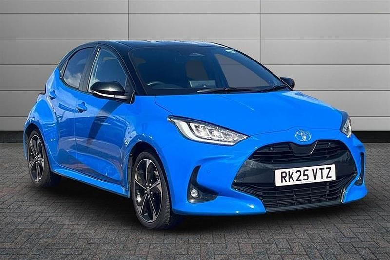 Blue Used 2025 Toyota Yaris Hybrid Edition Hatchback | £23,401 (Expensive) - Image 1/3