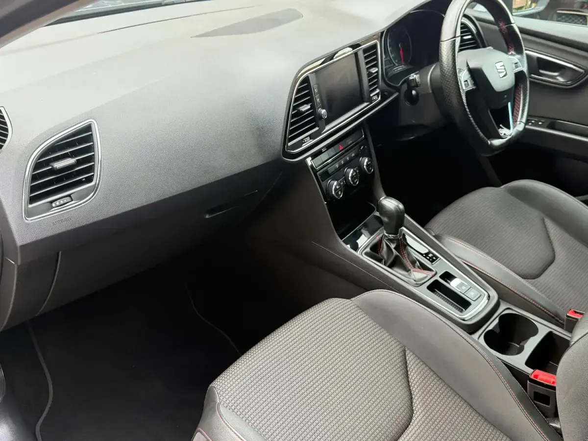 Begagnad Seat Leon FR 190 HK (139 kW) 2018 Grå Halvkombi