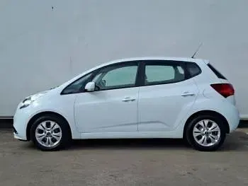 Used Kia Venga 2019 White Hatchback