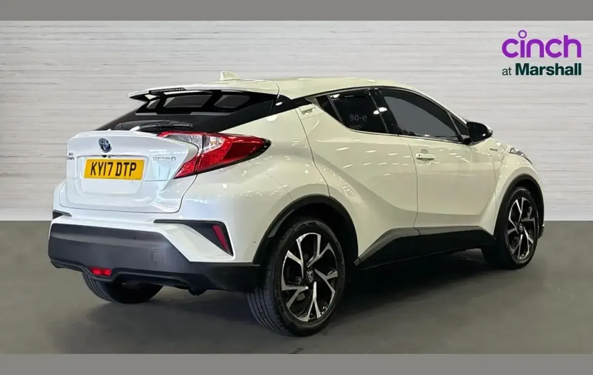 Used Toyota C-HR 122 HP (89 kW) 2017 White SUV