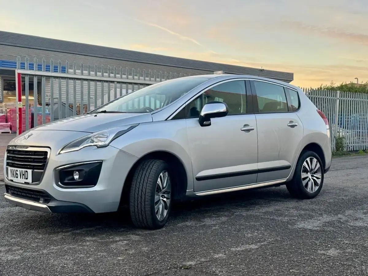 Usado Peugeot 3008 Active 2016 Plateado Utilitario