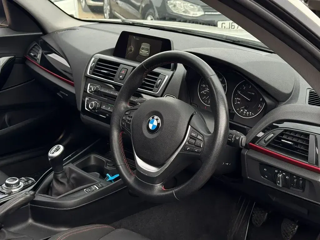 Used BMW 118 Sport Line 136 HP (100 kW) 2016 White Hatchback