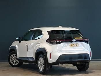 Used Toyota Yaris Hybrid 116 HP (85 kW) 2022 White Estate