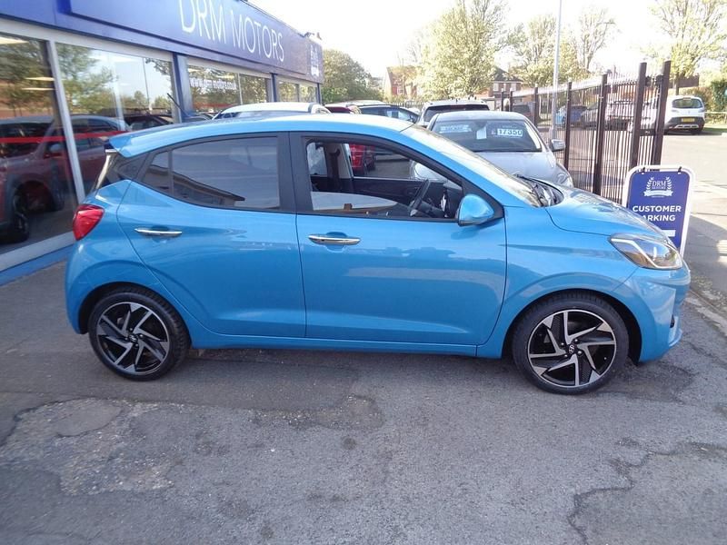 Used Hyundai i10 Premium 67 HP (49 kW) 2023 Turquoise Hatchback