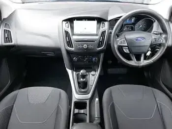 Second-hand Ford Focus Zetec 120 CP (88 kW) 2017 Albastru Hatchback