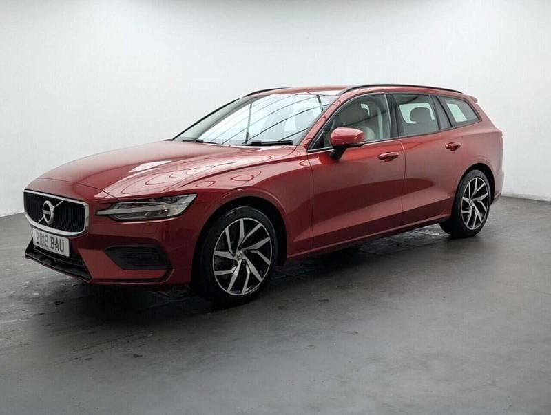 Used Volvo V60 Momentum 250 HP (183 kW) 2019 Red Estate