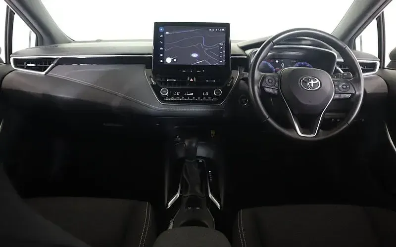 Used Toyota Corolla 140 HP (102 kW) 2024 White Estate