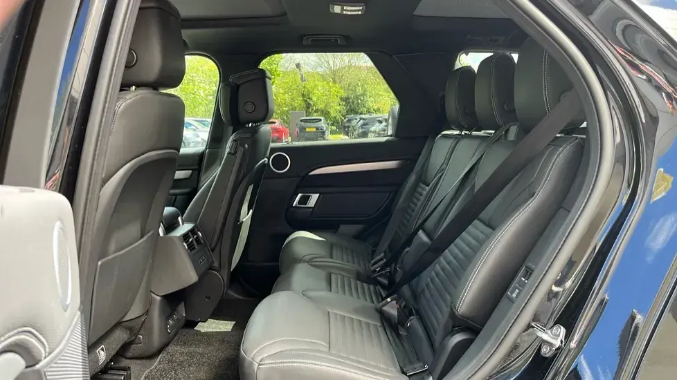 Used Land Rover Discovery HSE Dynamic 350 HP (257 kW) 2025 Black SUV