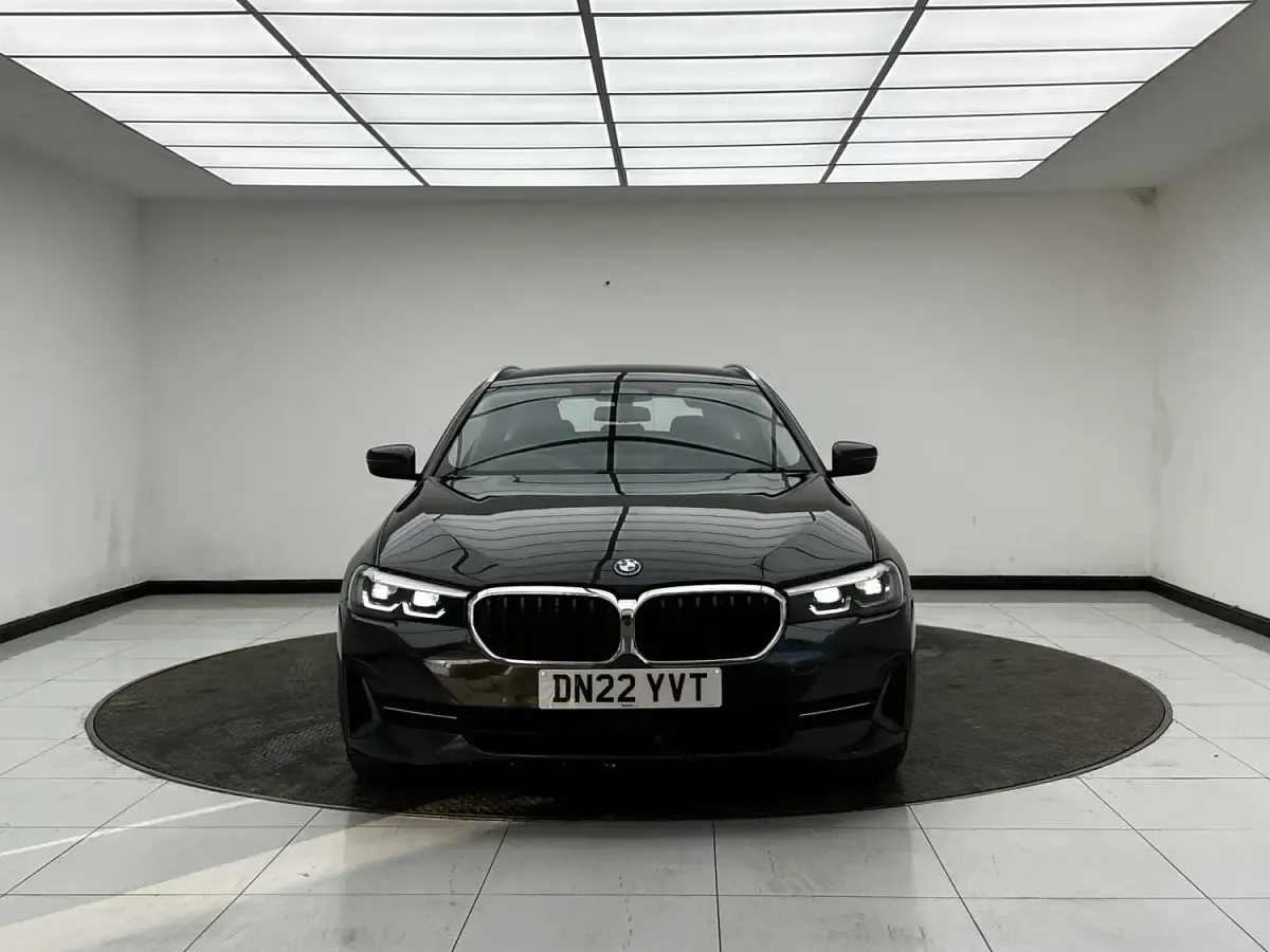 Begagnad BMW 530e 2022 Grå Kombi