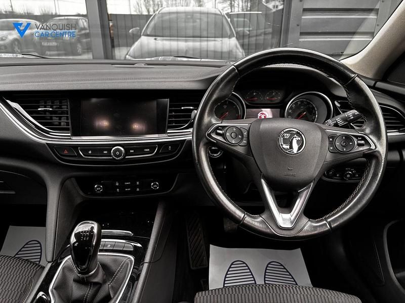 Used Vauxhall Insignia SRi 170 HP (125 kW) 2017 Black Estate