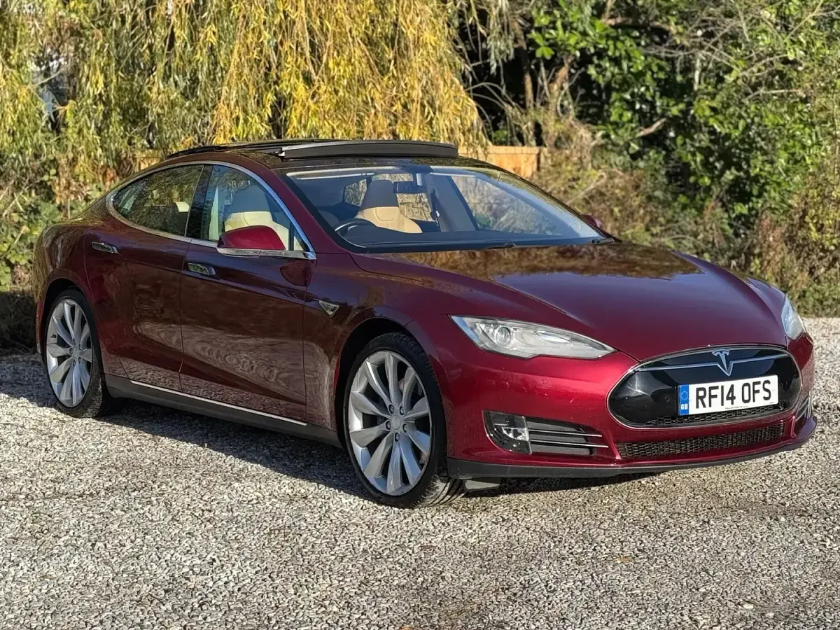 Used Tesla Model S 278 kW (379 HP) 2014 Red Hatchback