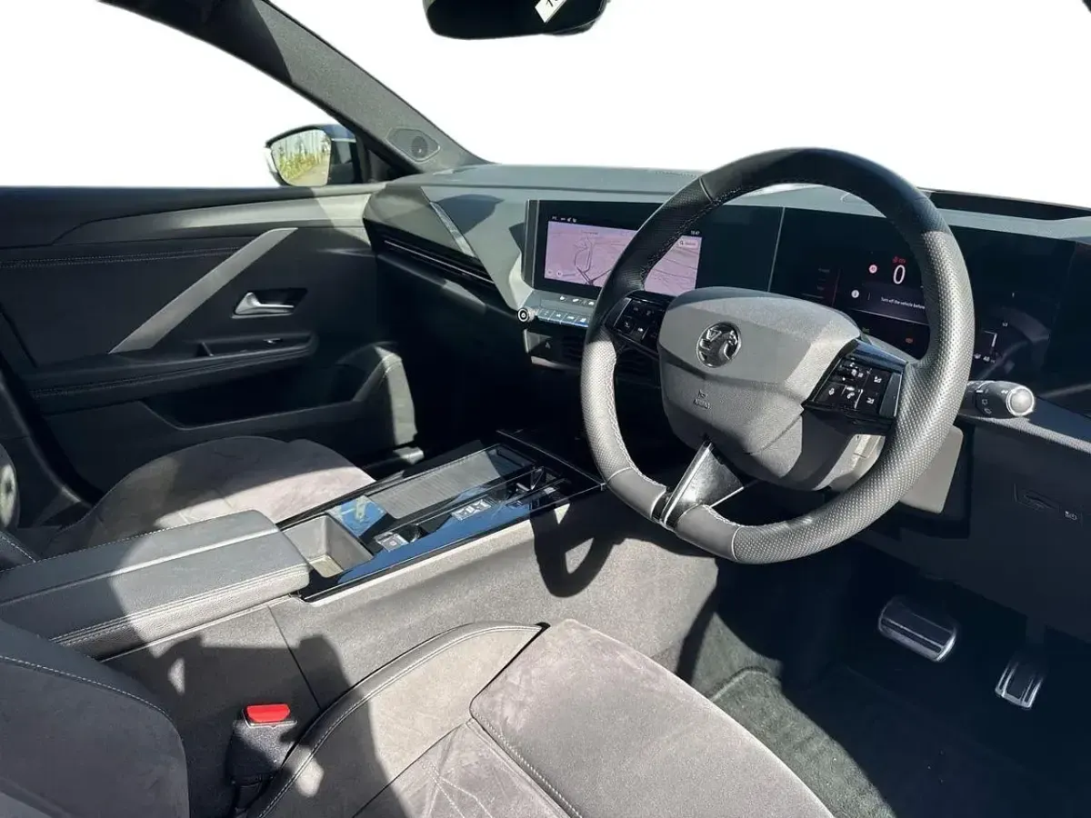 Used Vauxhall Astra Ultimate 113 kW (154 HP) 2023 Blue Hatchback