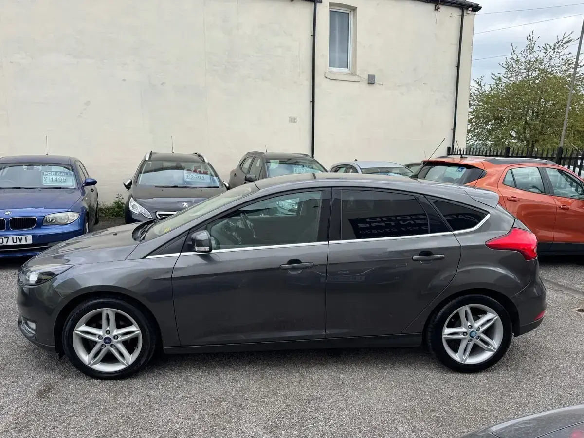 Used Ford Focus Titanium 115 HP (84 kW) 2015 Grey Hatchback