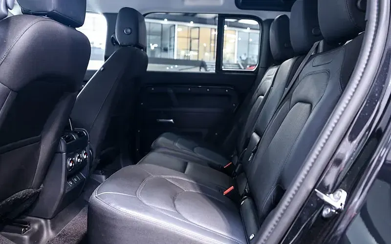 Used Land Rover Defender S 250 HP (183 kW) 2024 Black SUV