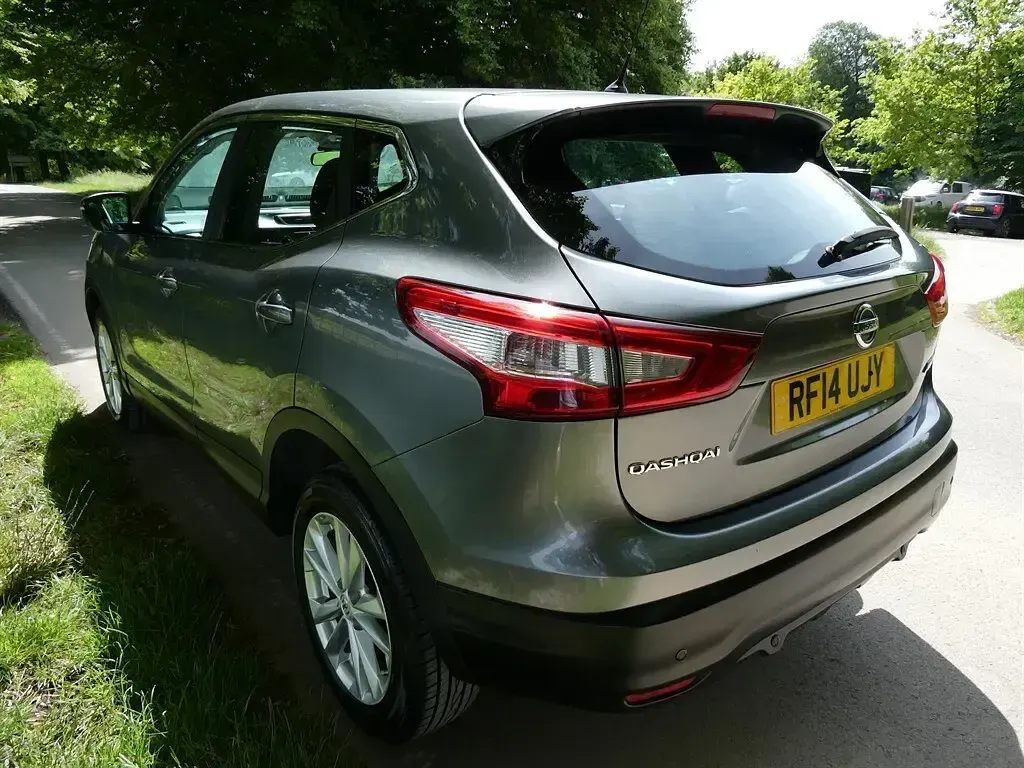 Used Nissan Qashqai Acenta 130 HP (95 kW) 2014 Gunmetal grey metallic SUV