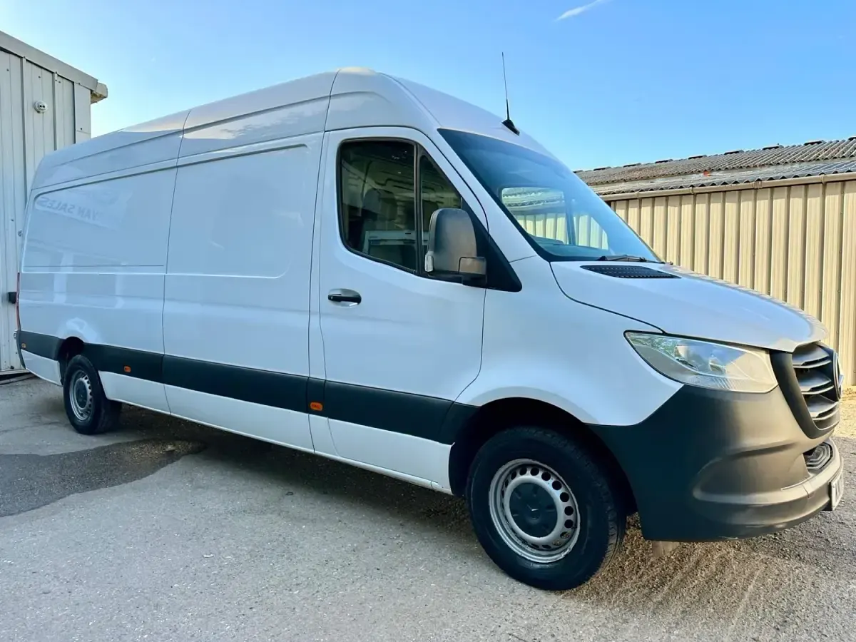 Begagnad Mercedes Sprinter Progressive 2021 Vit Van