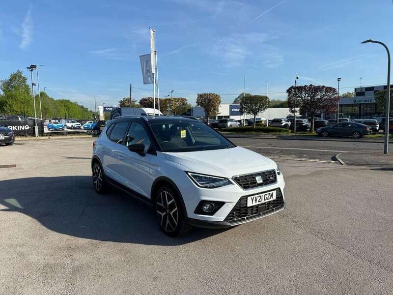 White Used 2021 Seat Arona FR SUV | £13,099 (Fair price) - Image 1/4