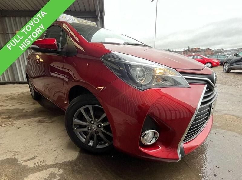Used Toyota Yaris 99 HP (72 kW) 2015 Red Hatchback