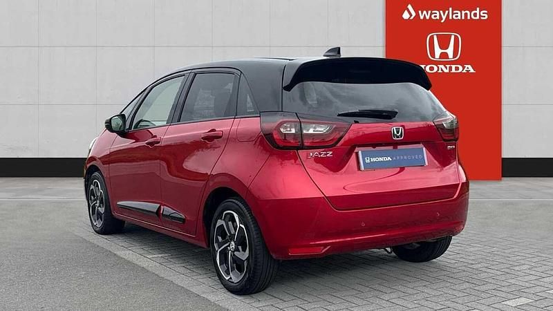Second-hand Honda Jazz Hybrid 109 CP (80 kW) 2022 Roșu Hatchback